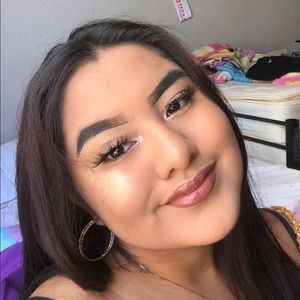 Meet your Posher, Monique